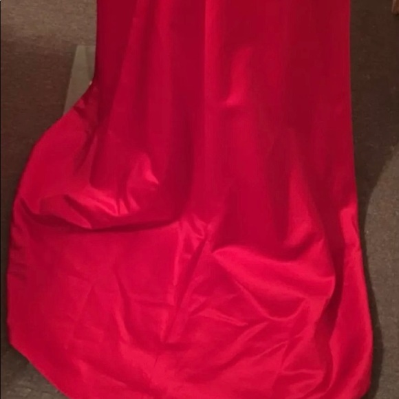 Cire Beautiful Sexy Long Red Formal Dress / Gown Size 8 - Picture 8 of 11